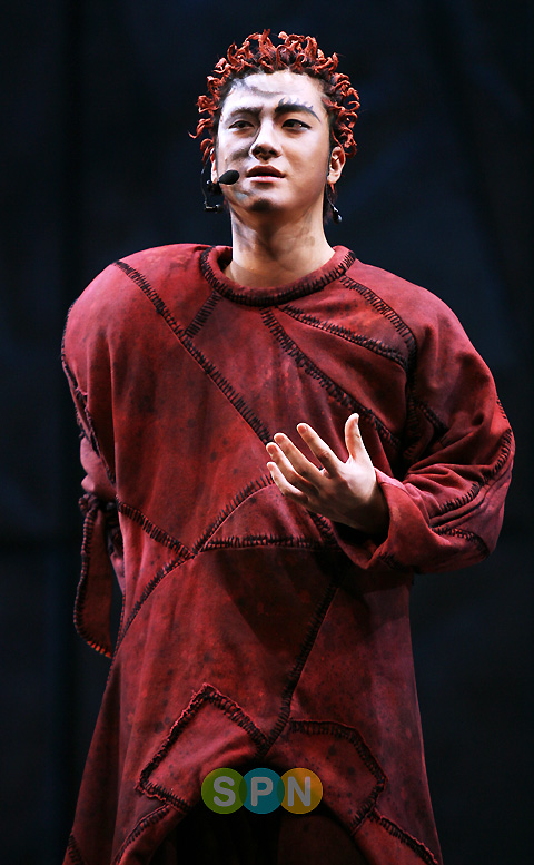 '노트르담 드 파리' 윤형렬, '제2의 조승우' 꿈꾼다
