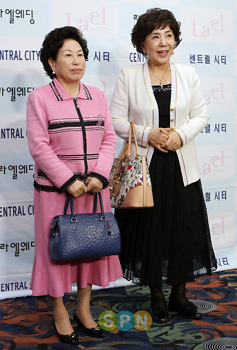 [포토]전원주-사미자, '(이)한위씨 능력 좋네~'