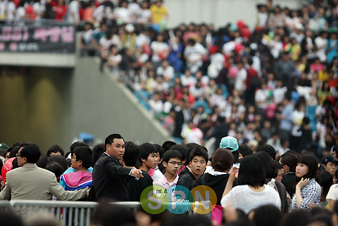 14회 맞은 '드림콘서트', 부상자 15명 속출에 암표 성행 '파행'