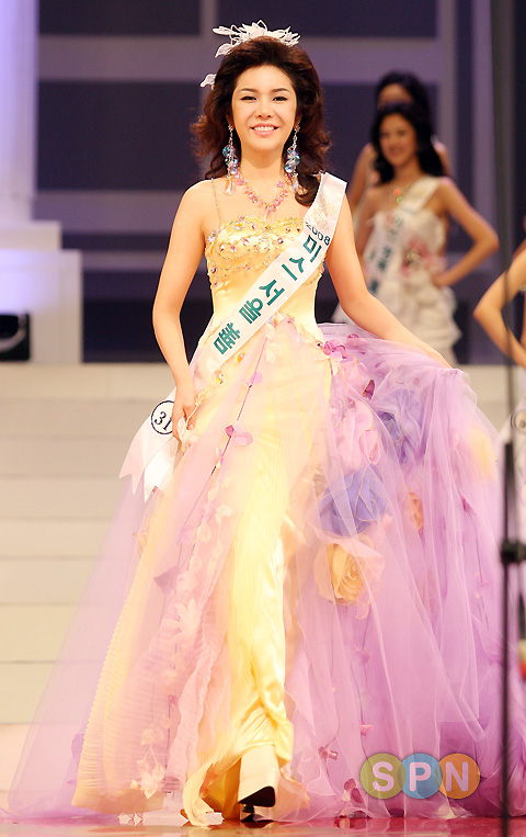 [포토]2008 미스코리아 진 나리, ''워킹도 전문모델 못지않네~''