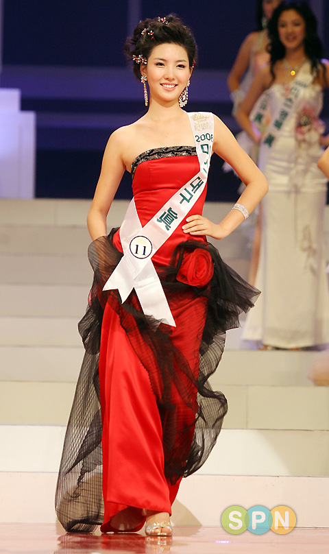 [포토]2008 미스코리아 선 김민정, ''강렬한 레드드레스 어떤가요?''