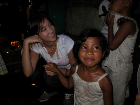 이지아, 필리핀서 '태사기' 인기 확인...수지니 알아보는 어린이 만나