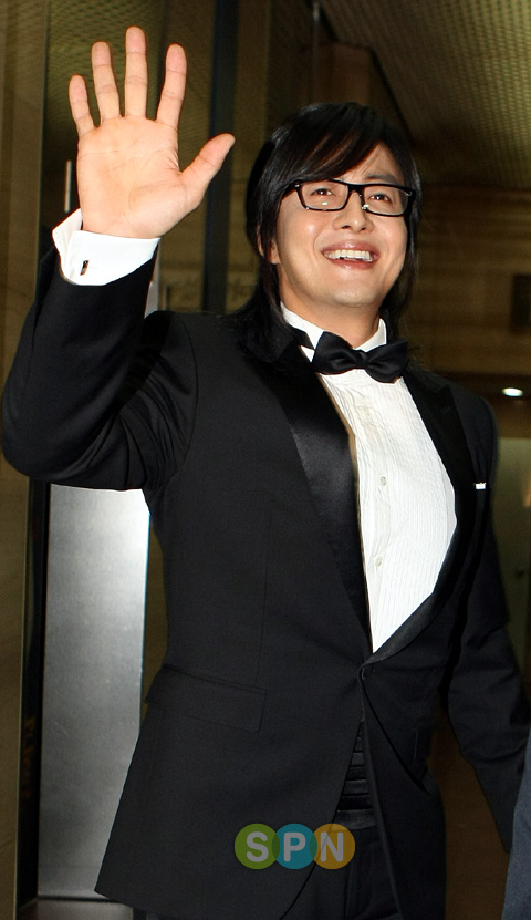 배용준, 비공개 日방문…옻칠공예 전수받아