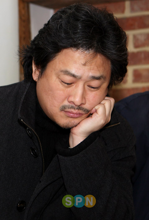 [포토]박찬욱 감독, '좋은 영화 보러오세요~'