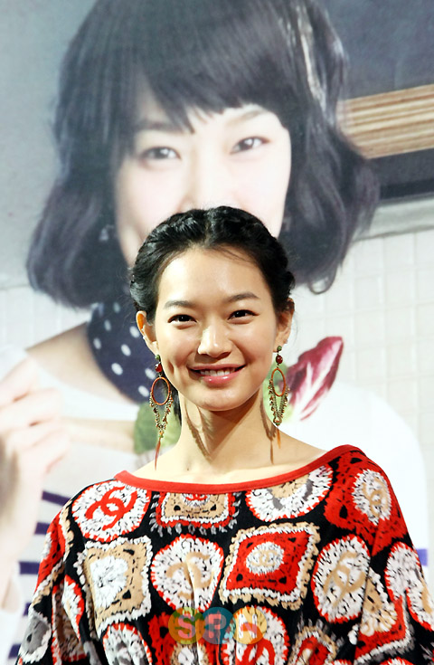 [포토]신민아 '투명한 피부, 해맑은 미소 매력적'