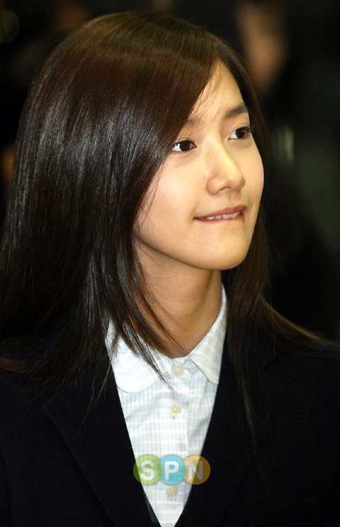 [포토]입술 깨문 윤아, '대학생활도 열심히'