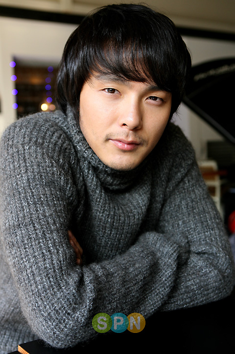 '작전' 박용하, 적과의 동침...차기작 동료 위해 경쟁작 '마린보이' 응원
