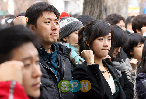[포토]박경추-서현진 아나, ''입술 꽉 물고 굳은 결의''