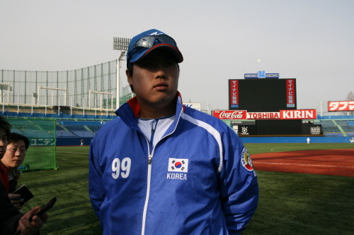 류현진 "타선 폭발,박경완 선배 리드 덕에 호투"