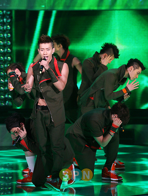 2PM 팬, '드림콘서트' 보이콧…대신에 바자회 연다