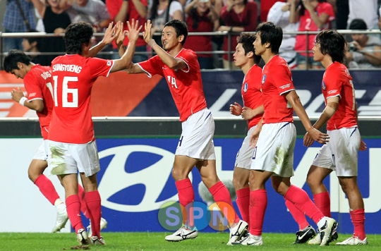 허정무호 25G 연속 무패 행진…한국, 호주에 3-1승