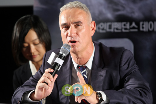 [포토]롤랜드 에머리히 감독, ''지구 멸망한다면 여러분은?''