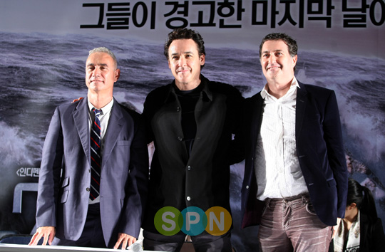 [포토]영화 ''2012'' 존 쿠삭-에머리히 감독 방한 기자회견