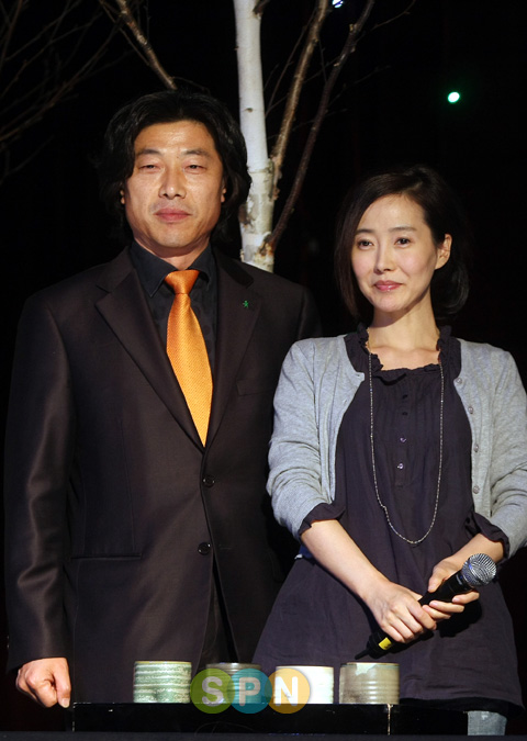 [포토]강수지, ''애장품 컵세트 소중하게 간직하세요~''