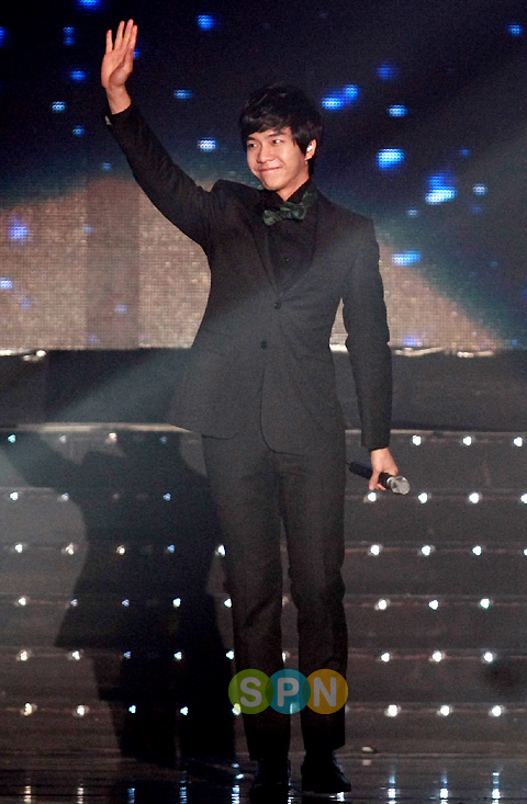 [포토]이승기 ''반가워요~여러분!''