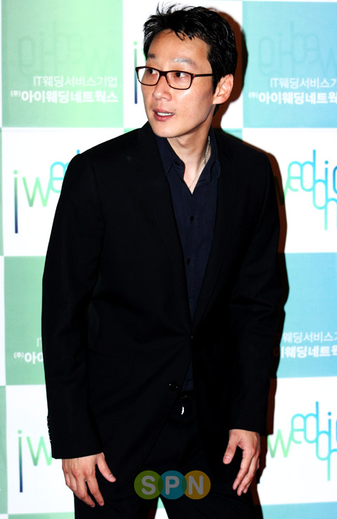 [포토]이휘재, ''결혼식장은 어느쪽이죠?''