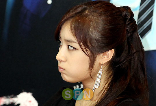 [포토]''타아라'' 지연 ''제 표정 무섭죠?''