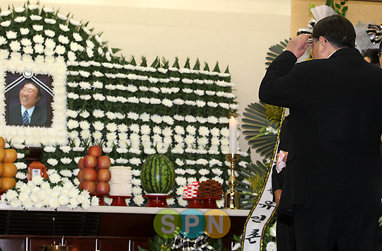 [포토]`눈물` 남보원 `평생의 라이벌이었는데...`
