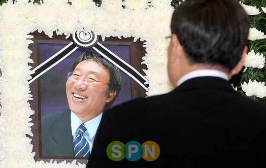 [포토]남보원 `하염없이 영정만 바라봐...`