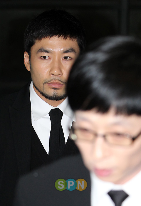[포토]노홍철 `유재석과 함께 故 앙드레김 빈소 조문`