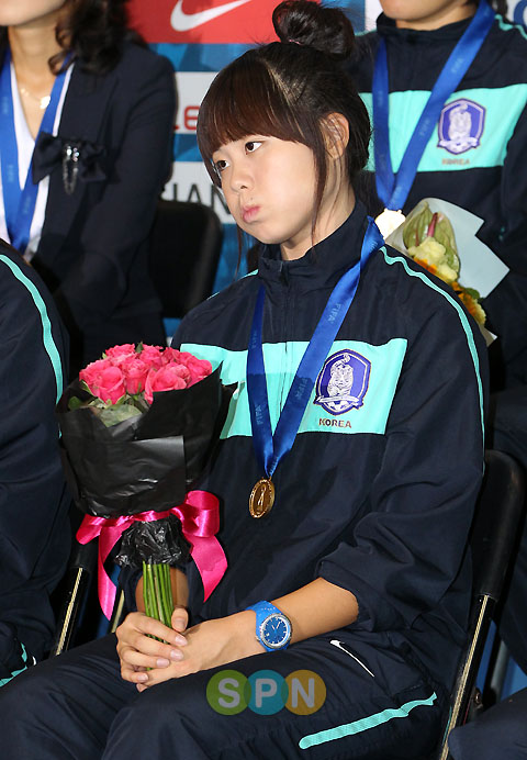 [포토]`얼짱 축구소녀` 이유나 `표정도 깜직하네`