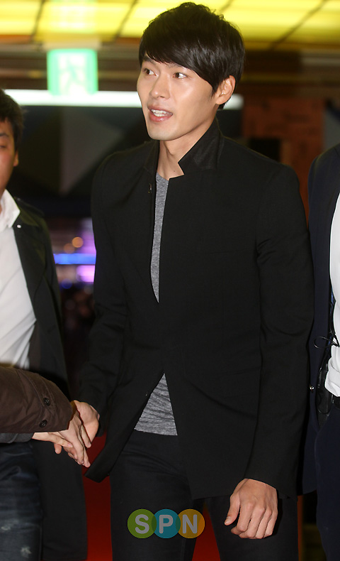 [포토]현빈 `(장)동건이형, 영화 잘 볼게요`