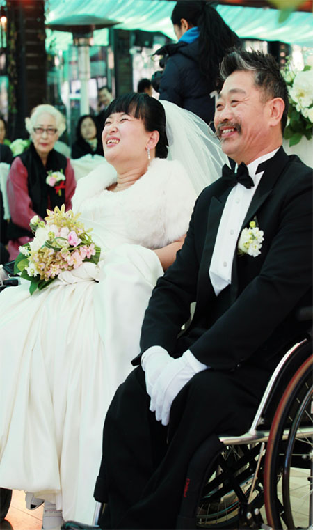 이용우, 남몰래 봉사활동…장애인 결혼식 사회 `훈훈`