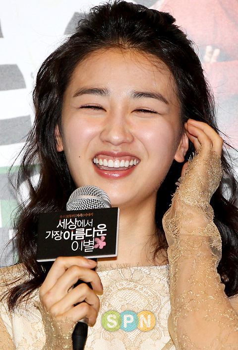 [포토]빵터진 박하선 `너무 크게 웃었나?`