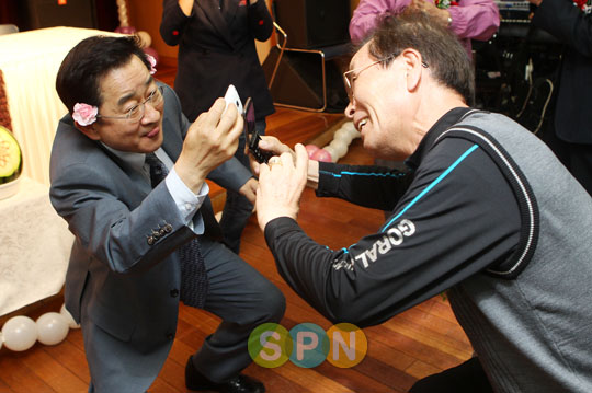 [포토]이홍렬 `어른들과 함께하는 댄스타임`