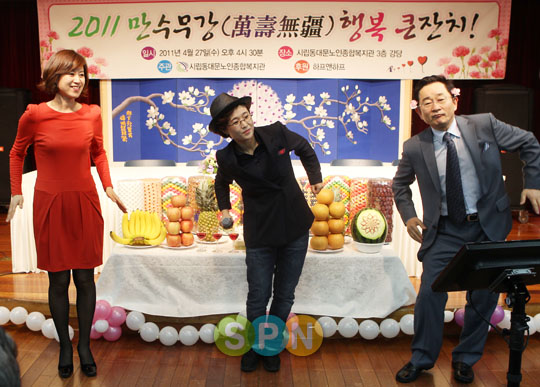 [포토]박미선-송은이-이홍렬 `어른신들 앞에서 깜찍한 재롱`