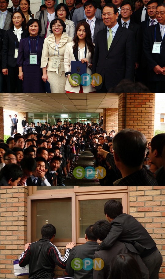 [포토] 카라 박규리가 떴다!..몰려든 학생들
