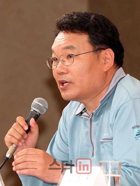 [포토]인사말하는 `광개토태왕`의 김종선 감독