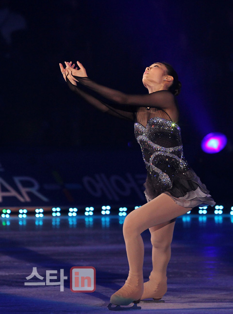 9개월만에 돌아온 김연아, 중성적 매력으로 팬들 흡입