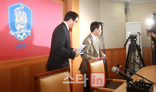 [포토]미궁 속에 빠진 한국축구