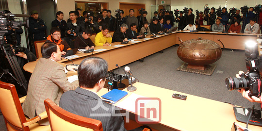 [포토]한국축구에 쏠린 걱정스런 시선