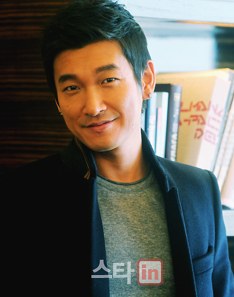 `퍼펙트게임` 조승우, "고 최동원 부인, 남편 보는 것 같다고."