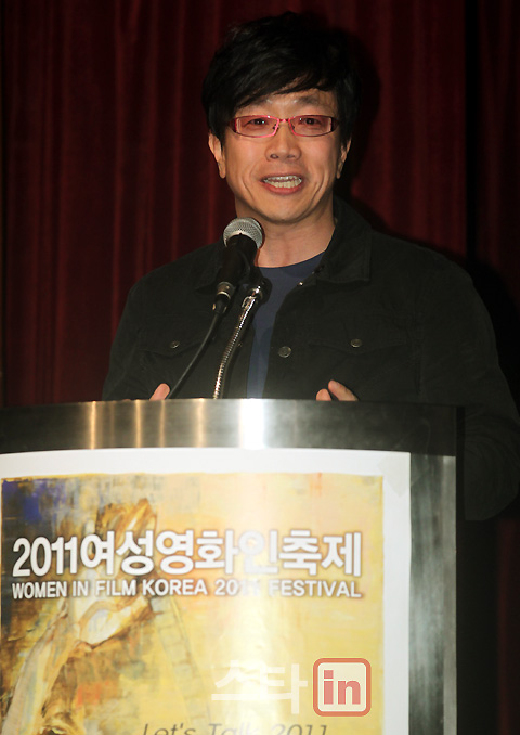 [포토]박철민 `올해도 여성영화인축제 MC 맡았어요`