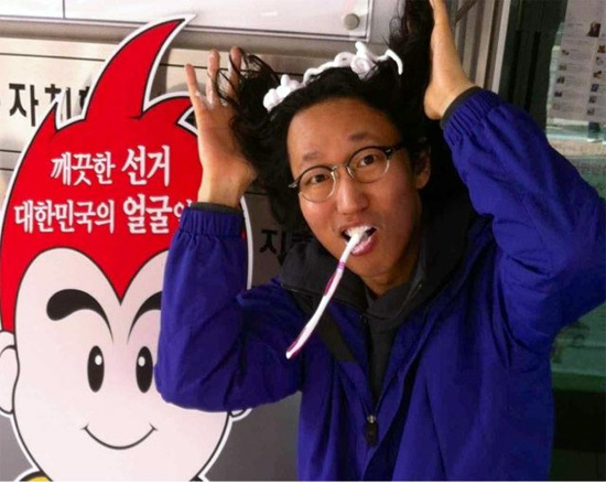 [4.11 총선] 김경진 "원시인..급하게 양치질, 머리손질하는 중" 투표 인증샷