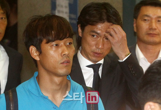 [포토]박주영-홍명보 ''팬들 환호에 ''어안이 벙벙''''