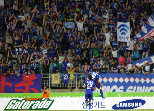 라돈치치 2골..수원 서울에 2-0 완승