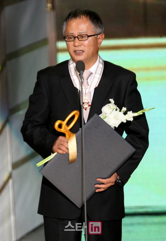 [포토]보관문화훈장 받은 송승환