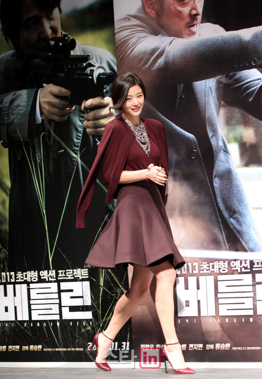 [포토]전지현 ''걷는 것도 화보''