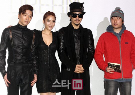 [포토]포즈 취하는 MFBTY와 룸펜스