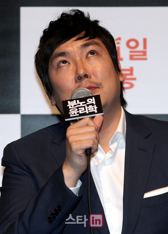[포토]조진웅 ''질문에 뭐라고 답하지?''