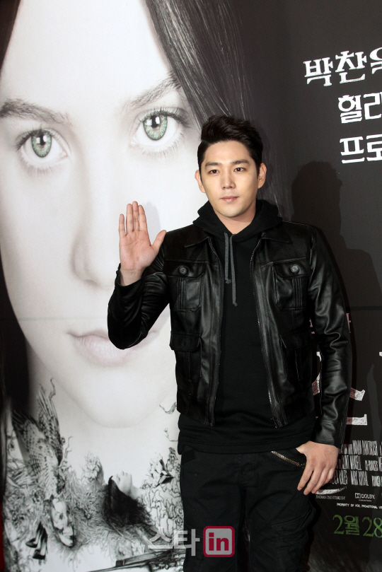 [포토]강인 ''혼자왔어요''