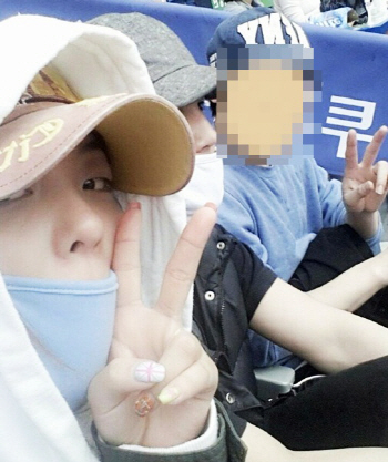 에일리 사이먼 열애설 해명 “단 둘이 야구장 간 것 아냐”