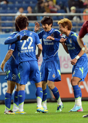 '마스다 결승골' 울산, 수원에 1-0 승...3경기 무승 마감