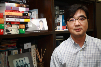 "이제는 중국" 송완모 아티스트뷰 대표
