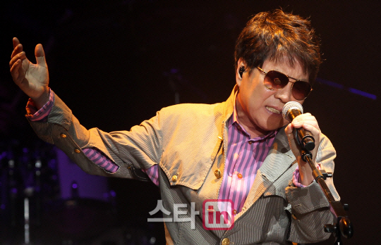 조용필 19집 `헬로` 해적판 적발.. 불법음원 즉각 삭제조치