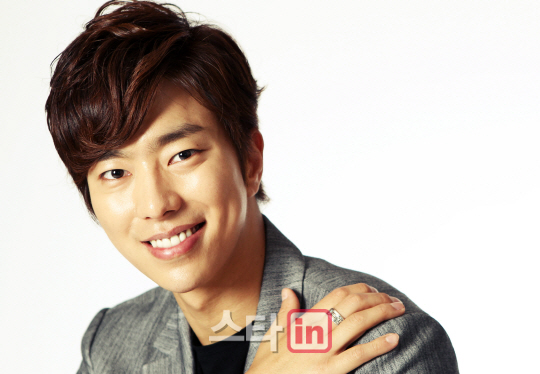 [포토]윤현민 ''많이 사랑해 주세요''